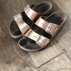 Birkenstock Arizona Sandal in Rose Gold